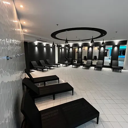 Hanza Tower - Scandia Apartment, 16 Floor, Sunset View 아파트 *