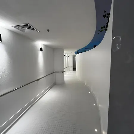 Hanza Tower - Scandia Apartment, 16 Floor, Sunset View 아파트 *