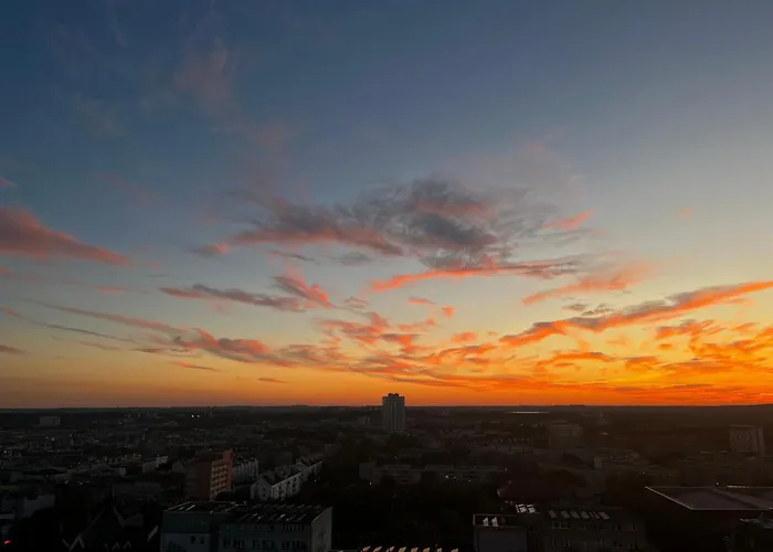 Hanza Tower - Scandia Apartment, 16 Floor, Sunset View Апартаменты *